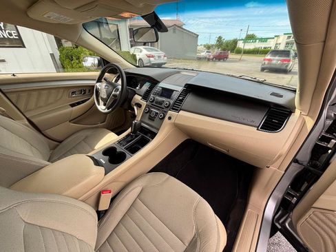 Used 2018 Ford Taurus SE FWD image 29