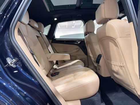 Used 2021 Porsche Macan w/ Premium Package image 63