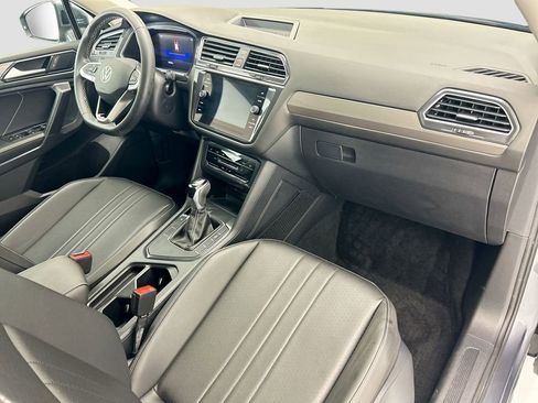 Certified 2023 Volkswagen Tiguan SE w/ Panoramic Sunroof Package image 15
