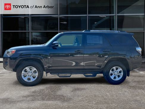 Used 2023 Toyota 4Runner SR5 Premium w/ Moonroof Package AWD/4WD image 10