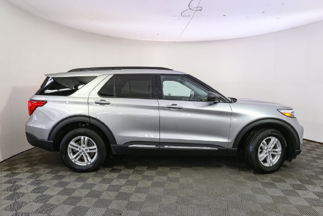 Used 2023 Ford Explorer XLT w/ Equipment Group 202A AWD/4WD image 14