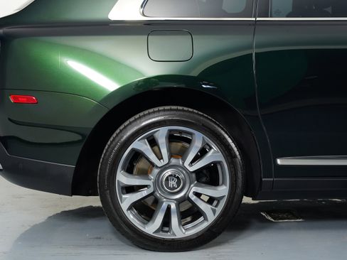 Used 2023 Rolls-Royce Cullinan w/ Cullinan Package image 10