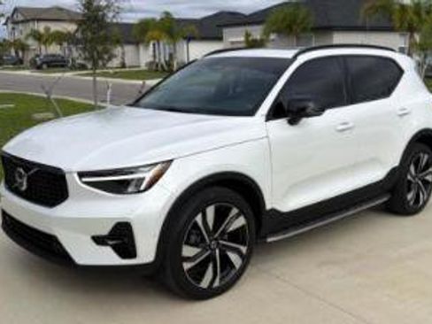Used 2023 Volvo XC40 B5 Plus w/ Driver Assist Package image 1