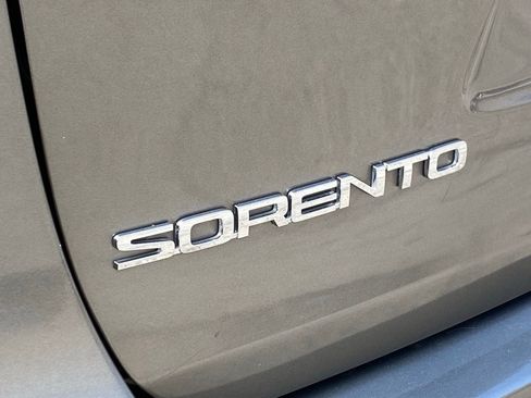 Used 2019 Kia Sorento FWD image 6