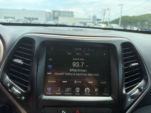 Used 2016 Jeep Cherokee Latitude w/ Safety/Convenience Group AWD/4WD image 26