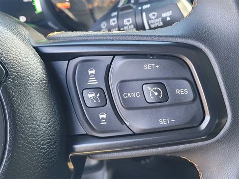 Used 2024 Jeep Wrangler Unlimited image 14