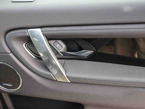 Used 2025 Land Rover Discovery Sport S image 18