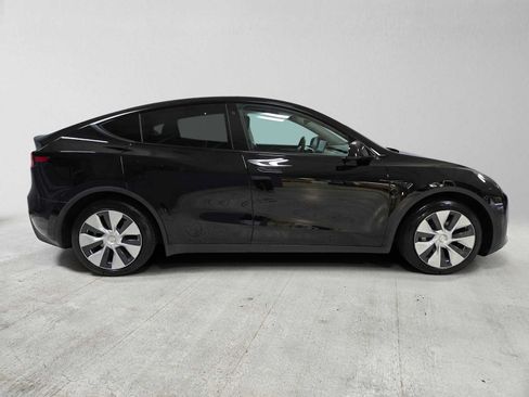 Used 2023 Tesla Model Y Long Range AWD/4WD image 2
