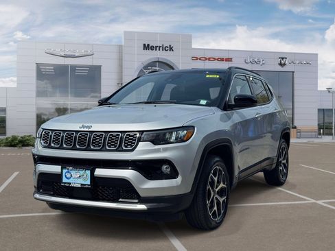 Used 2025 Jeep Compass Limited w/ Sun & Sound Group AWD/4WD image 4