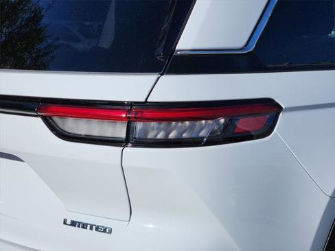 Certified 2022 Jeep Grand Cherokee Limited w/ MOPAR Finishing Package image 8