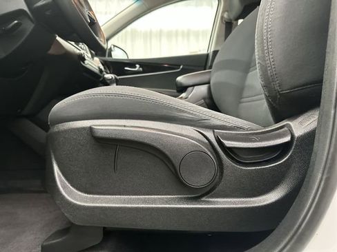 Used 2020 Kia Sorento LX image 18