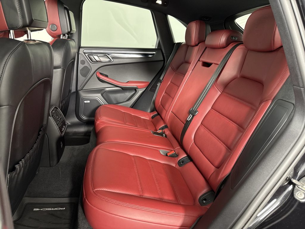 Certified 2023 Porsche Macan AWD/4WD image 21