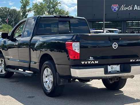 Used 2018 Nissan Titan SV image 6