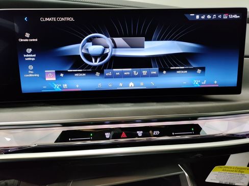 New 2026 BMW 740i w/ Premium Package image 19