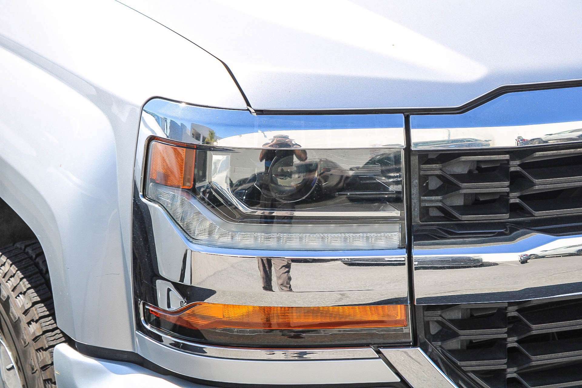 Used 2018 Chevrolet Silverado 1500 LT w/ LT Eassist Package RWD image 5