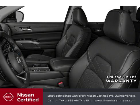 Certified 2024 Nissan Pathfinder Platinum w/ Black Appearance Package AWD/4WD image 6