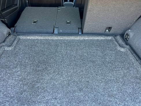 Certified 2024 Volkswagen Tiguan SE R-Line image 15