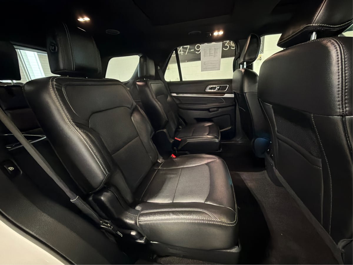 Used 2018 Ford Explorer Limited w/ Equipment Group 301A AWD/4WD image 16