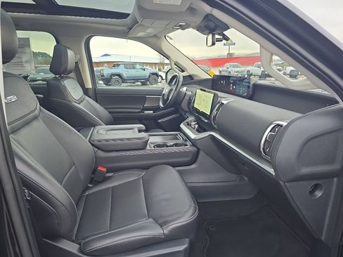 Used 2025 Ford Expedition Max Platinum AWD/4WD image 30