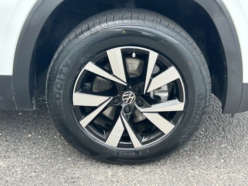 Used 2022 Volkswagen Atlas Cross Sport SE FWD image 7