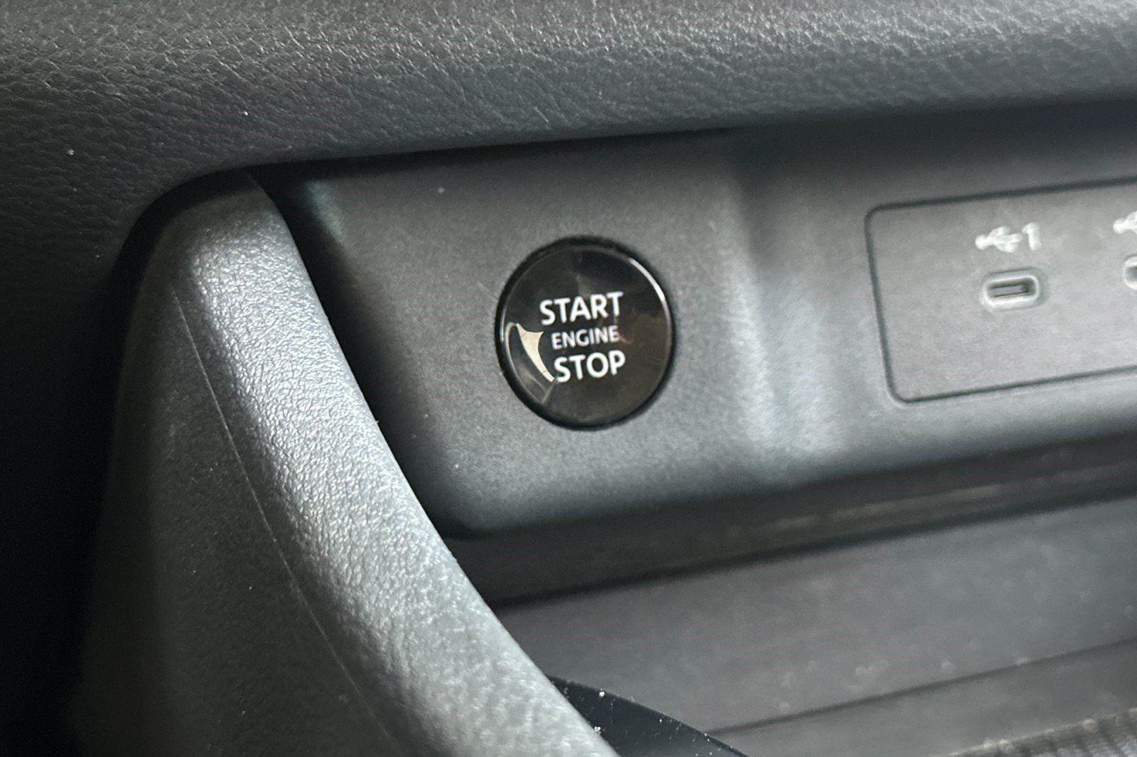 Used 2025 Nissan Rogue SV AWD/4WD image 17