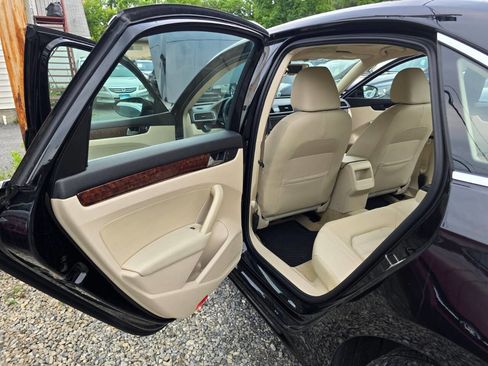 Used 2012 Volkswagen Passat 3.6 SEL Premium image 26