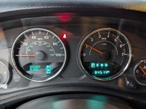 Used 2017 Jeep Wrangler Unlimited Sahara w/ Max Tow Package image 26