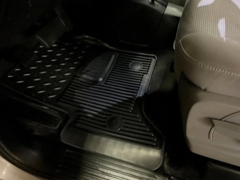 Used 2018 Chevrolet Silverado 1500 Custom w/ Custom Value Package image 17