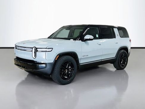 Used 2025 Rivian R1S Adventure image 3