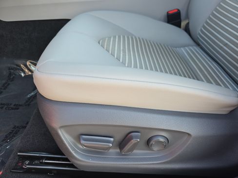 Used 2019 Toyota Camry SE FWD image 29