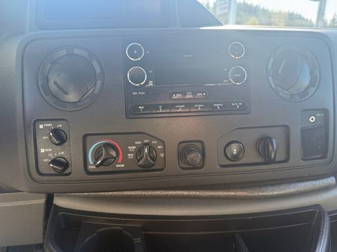 Used 2009 Ford E-150 and Econoline 150 Wagon RWD image 22