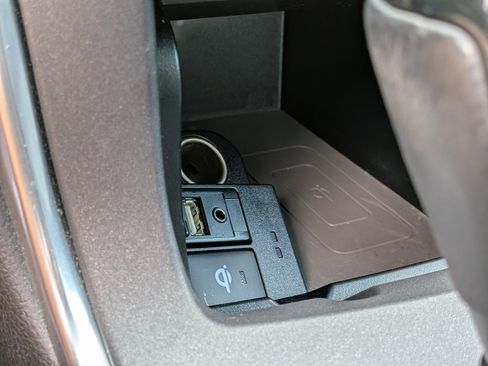 Used 2015 Toyota Camry XLE w/ Moonroof Package FWD image 29