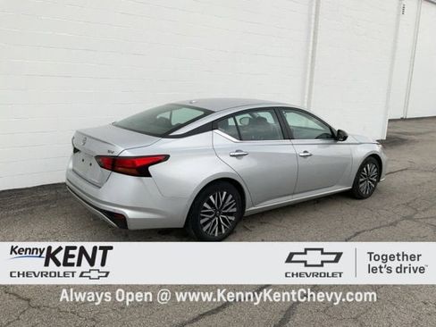 Used 2024 Nissan Altima 2.5 SV image 4