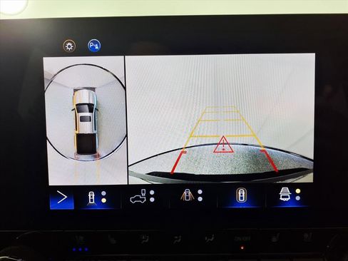 Used 2023 Chevrolet Colorado ZR2 w/ Desert Boss Special Edition image 5