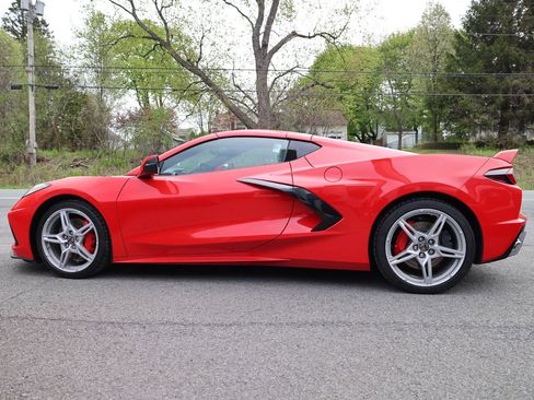 Used 2020 Chevrolet Corvette Stingray Preferred Cpe w/ 2LT Preferred Equipment Group RWD image 3