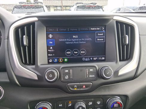 Used 2024 GMC Terrain SLT image 15