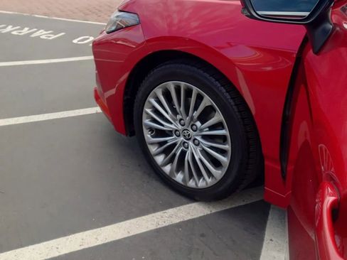 Used 2022 Toyota Avalon Limited image 31