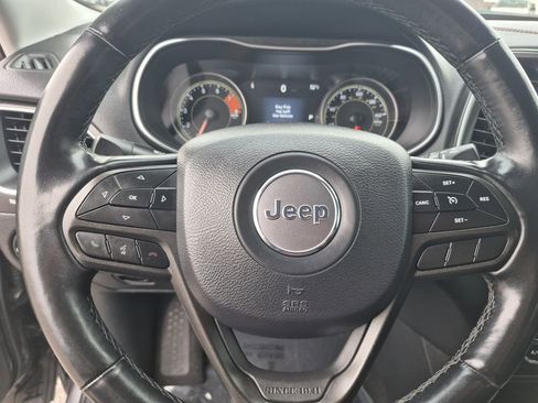 Used 2019 Jeep Cherokee Trailhawk w/ Cold Weather Group image 19