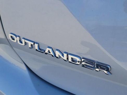 New 2026 Mitsubishi Outlander ES image 9