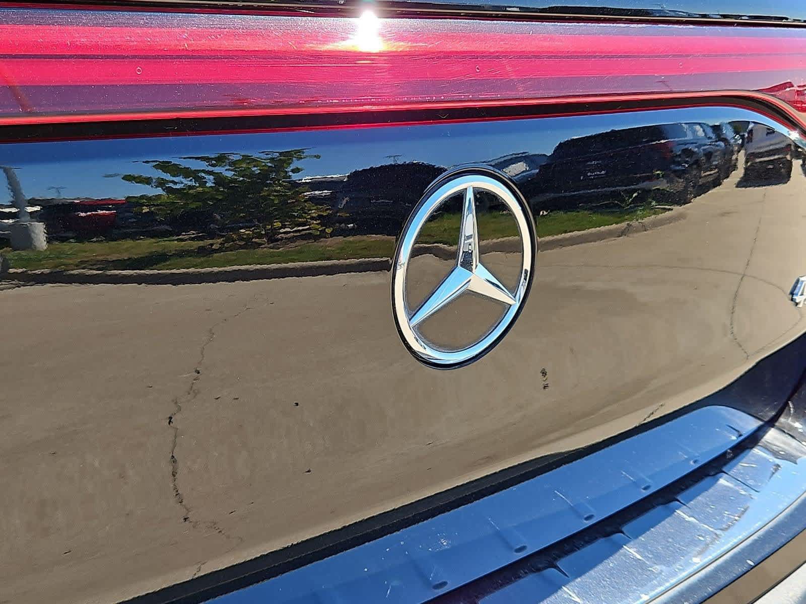 Used 2022 Mercedes-Benz EQB 300 4MATIC image 11