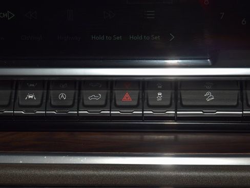 Used 2023 GMC Sierra 1500 SLT w/ SLT Premium Package image 34