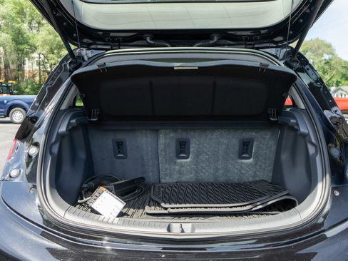 Used 2019 Chevrolet Bolt Premier w/ Infotainment Package FWD image 9