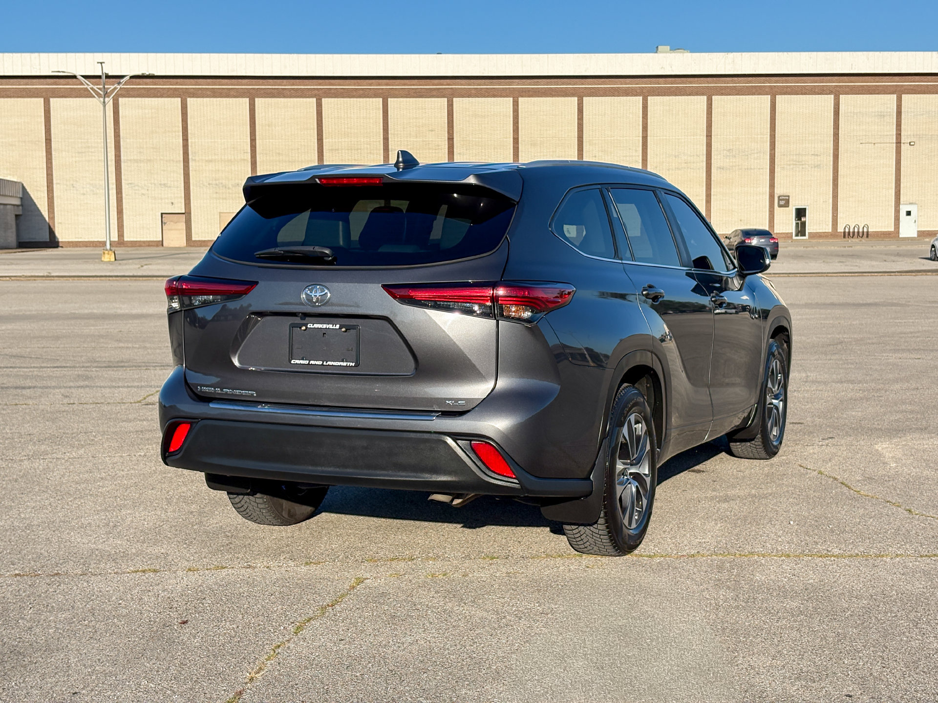Used 2023 Toyota Highlander XLE FWD image 8