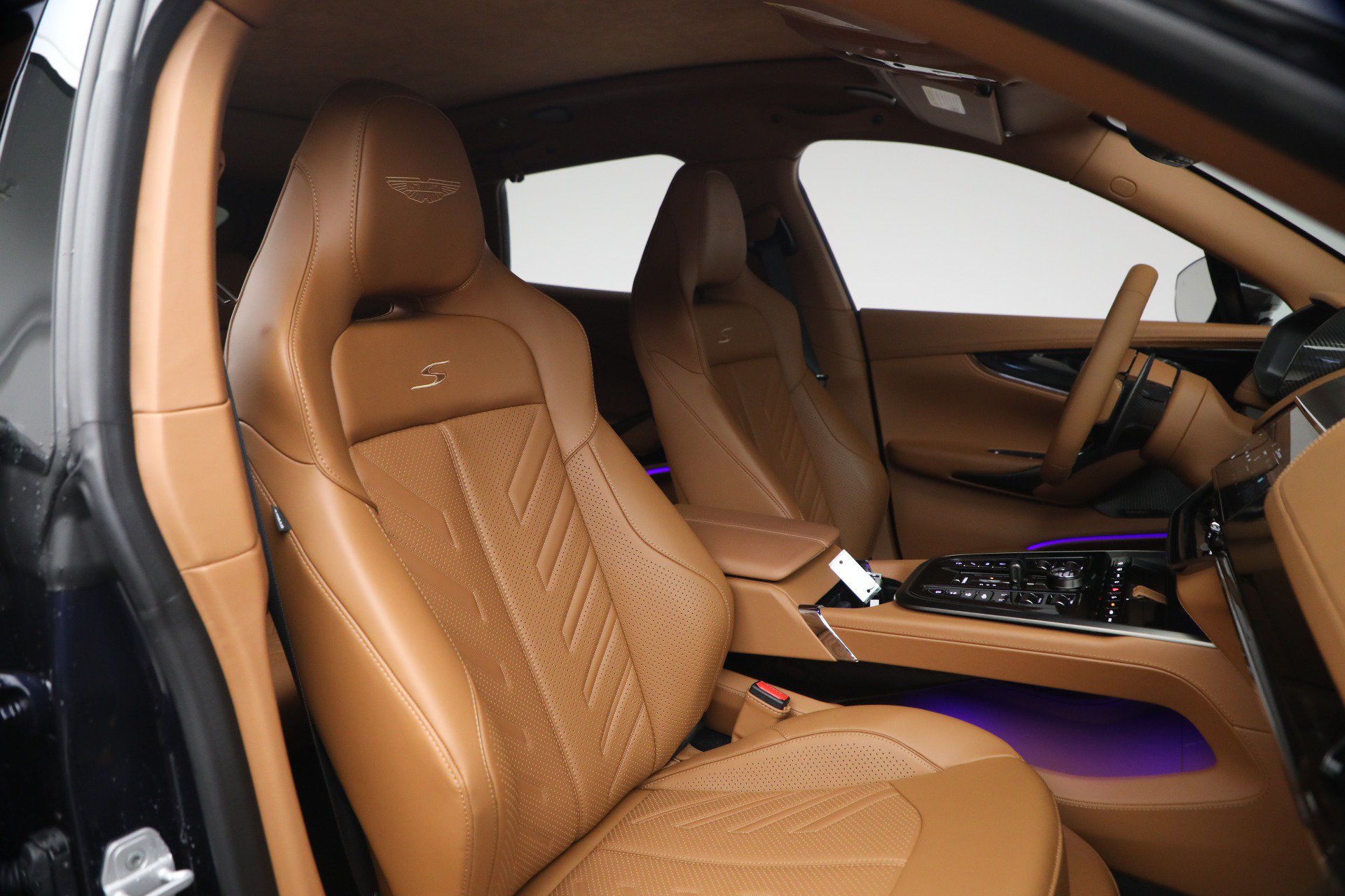 Used 2026 Aston Martin DBX S AWD/4WD image 23