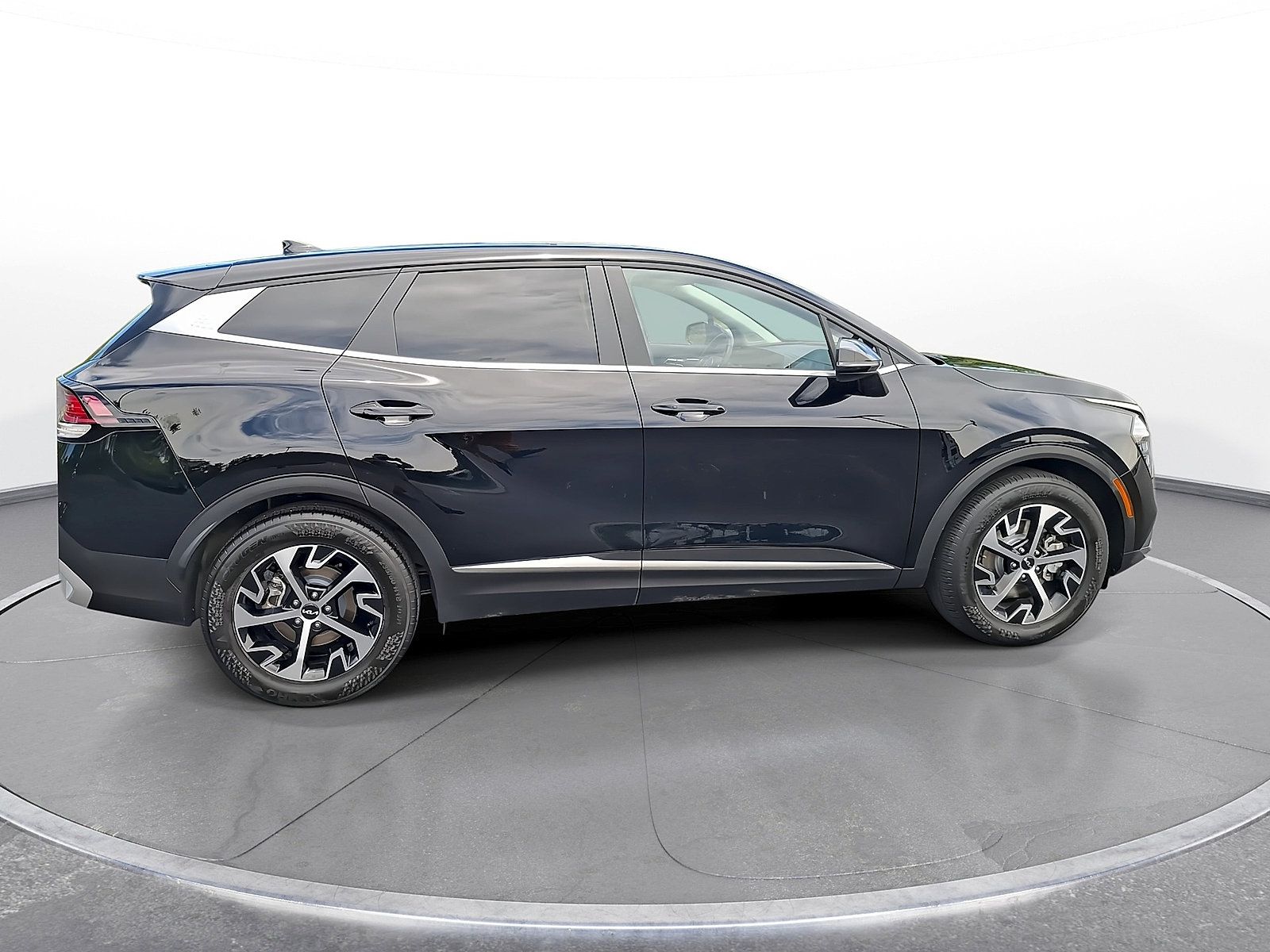 Used 2025 Kia Sportage EX FWD image 9