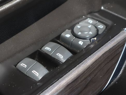 Used 2019 Chevrolet Silverado 1500 LTZ w/ LTZ Premium Package RWD image 18
