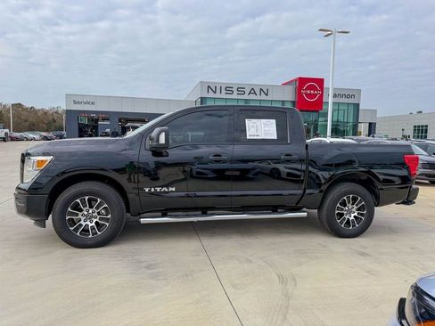 Used 2024 Nissan Titan SV w/ SV Convenience Package image 10