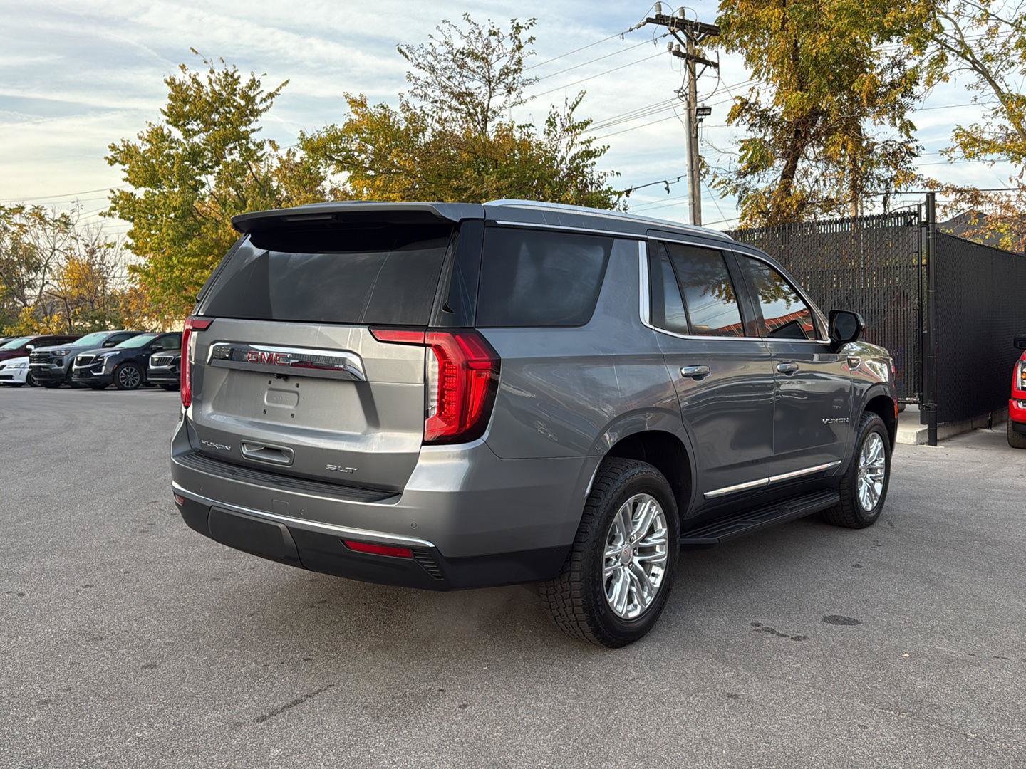 Used 2021 GMC Yukon SLT AWD/4WD image 3