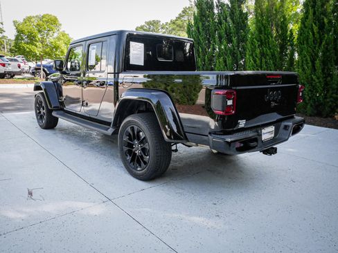 Used 2023 Jeep Gladiator Overland AWD/4WD image 8