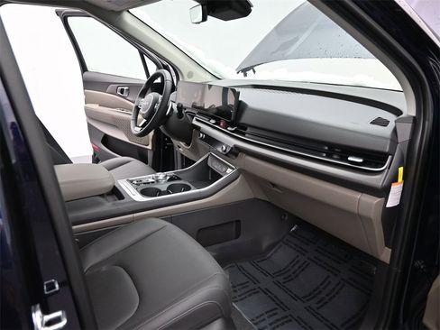 New 2026 Kia Carnival EX image 21